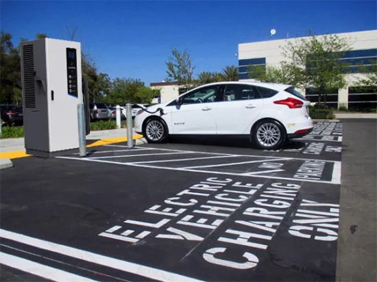 Pevc3107 Stazione di ricarica per auto EV da 180 kW Caricatore DC massimo per veicoli elettrici 200A per auto/autobus EV